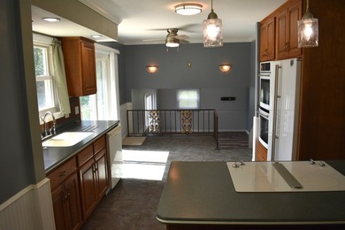 Well cared for, vinyl sided Lakefront home with 94' of frontage - photo 12
