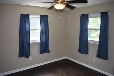 Well cared for, vinyl sided Lakefront home with 94' of frontage - photo 19