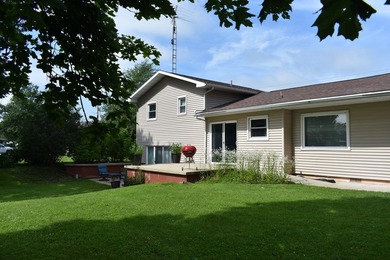 Well cared for, vinyl sided Lakefront home with 94' of frontage - photo 21
