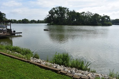 Well cared for, vinyl sided Lakefront home with 94' of frontage - photo 24