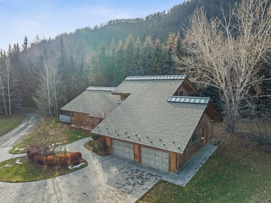 Unicorn property in a truly exceptional location: 1.9 acres with - photo 4