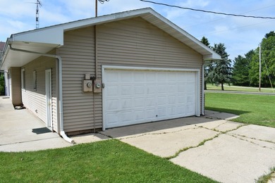 Well cared for, vinyl sided Lakefront home with 94' of frontage - photo 25