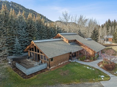 Unicorn property in a truly exceptional location: 1.9 acres with - photo 5