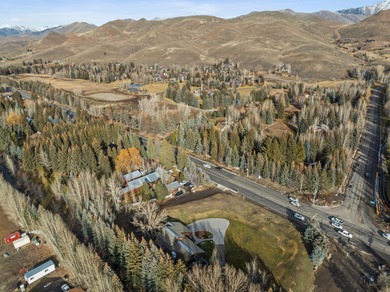 Unicorn property in a truly exceptional location: 1.9 acres with - photo 9