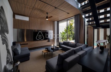Luxurious 2 BR Villa, Walking Distance to Batu Bolong Beach - photo 4