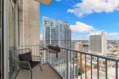 Welcome to a life of elevated urban luxury at SkyPoint, where - photo 42