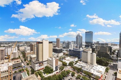 Welcome to a life of elevated urban luxury at SkyPoint, where - photo 44