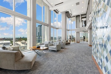Welcome to a life of elevated urban luxury at SkyPoint, where - photo 50