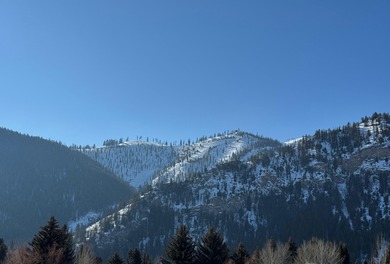 CONVENIENT DOWNTOWN KETCHUM PENTHOUSE! Rare corner unit