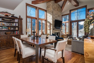 CONVENIENT DOWNTOWN KETCHUM PENTHOUSE! Rare corner unit