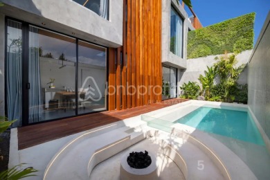 Luxurious 2 BR Villa, Walking Distance to Batu Bolong Beach - photo 13