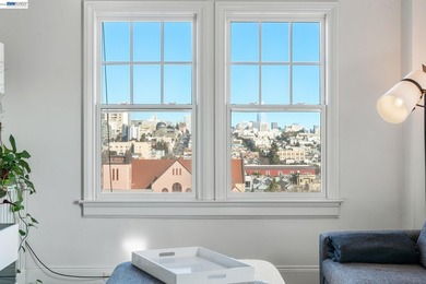 This light-drenched Pacific Heights junior one-bedroom corner - photo 4