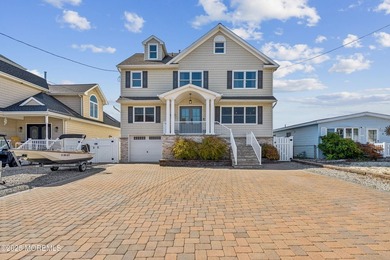 Experience luxury in this newly renovated, 5-bedroom, 3.5-bath - photo 1