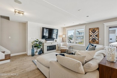 Experience luxury in this newly renovated, 5-bedroom, 3.5-bath - photo 2