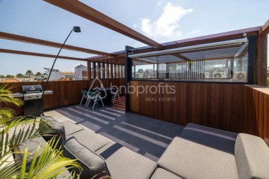 Luxurious 2 BR Villa, Walking Distance to Batu Bolong Beach - photo 7