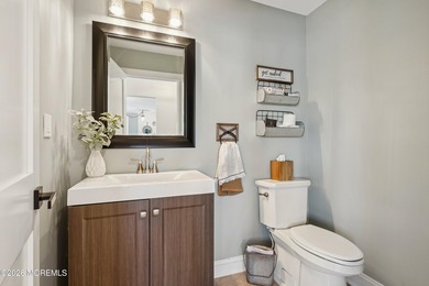 Experience luxury in this newly renovated, 5-bedroom, 3.5-bath - photo 7