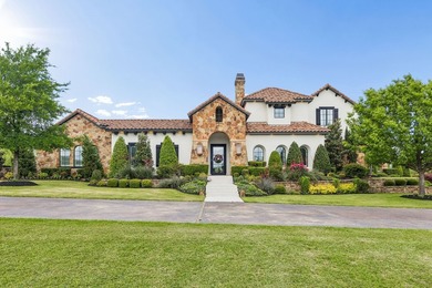 Welcome Home to this rare jewel in the heart of Westlake! Set on - photo 2