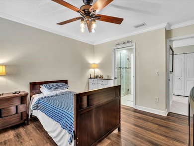 Move right into this beautifully updated, 1st floor, 2 BR, 2 BTH - photo 22