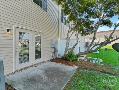 Welcome home to this charming 3 bedroom, 2.5 bath townhome - photo 23