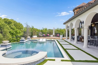 Welcome Home to this rare jewel in the heart of Westlake! Set on - photo 3