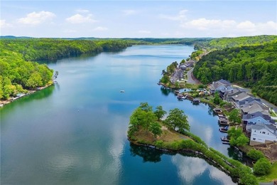 Tucked into the scenic mountains of Lake Arrowhead, this - photo 48