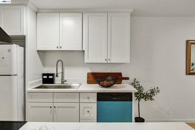 Welcome to this beautifully renovated 1-bedroom, 1-bath - photo 10