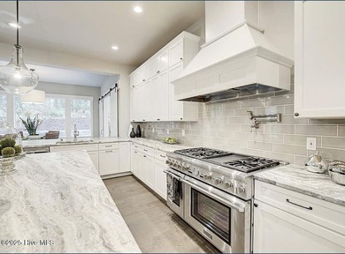 This luxury custom home will be built on TWO lots in Forest - photo 11