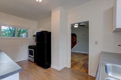 Excellent investment opportunity or ideal owner-occupant duplex! - photo 12
