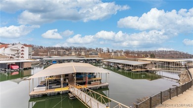 **MODEL-PERFECT | WALK-IN | TURNKEY LAKE CONDO** This walk-in