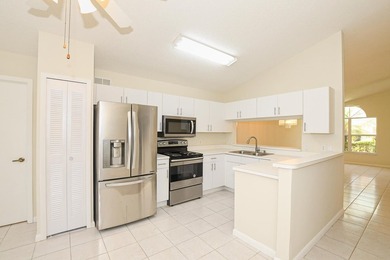 Move-in ready 2/2 Jasmine Villa in a charming courtyard setting - photo 15