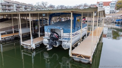 **MODEL-PERFECT | WALK-IN | TURNKEY LAKE CONDO** This walk-in