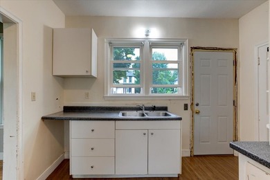 Excellent investment opportunity or ideal owner-occupant duplex! - photo 16