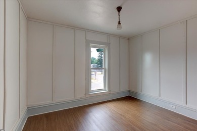 Excellent investment opportunity or ideal owner-occupant duplex! - photo 24