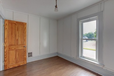 Excellent investment opportunity or ideal owner-occupant duplex! - photo 26