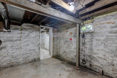 Excellent investment opportunity or ideal owner-occupant duplex! - photo 29
