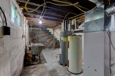 Excellent investment opportunity or ideal owner-occupant duplex! - photo 33