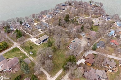 This property combines the convenience of town with the freedom - photo 4