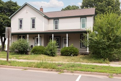 Excellent investment opportunity or ideal owner-occupant duplex! - photo 35