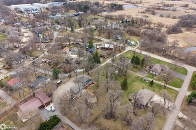 This property combines the convenience of town with the freedom - photo 7