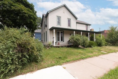 Excellent investment opportunity or ideal owner-occupant duplex! - photo 38