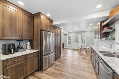 This property combines the convenience of town with the freedom - photo 10