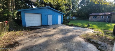 **Huge Income Potential in a Prime Location!** **Perfect - photo 2