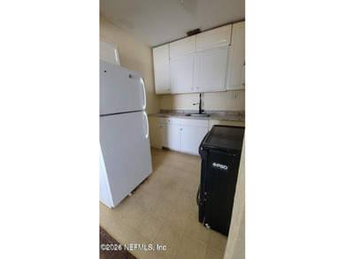 **Huge Income Potential in a Prime Location!** **Perfect - photo 6