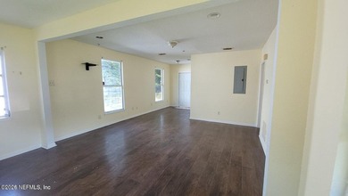 **Huge Income Potential in a Prime Location!** **Perfect - photo 7