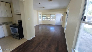 **Huge Income Potential in a Prime Location!** **Perfect - photo 8