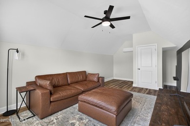 Like new 4 bedroom home w/ a bonus room & a pool in Hampstead - photo 33