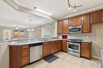 Welcome to easy living in one of the area's most sought-after - photo 8