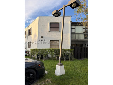 Excellent opportunity to own a 2-bedroom, 2-bathroom condo in - photo 2