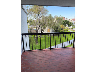 Excellent opportunity to own a 2-bedroom, 2-bathroom condo in - photo 3