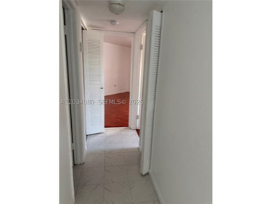 Excellent opportunity to own a 2-bedroom, 2-bathroom condo in - photo 6